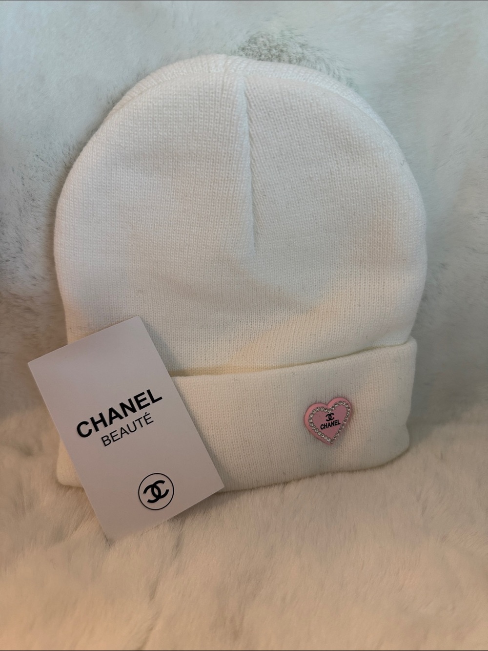 Source Unknown Super Soft White Knit Beanie with Pink Heart Pin